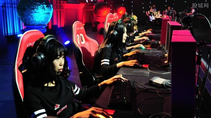 财力雄厚的 财力雄厚的