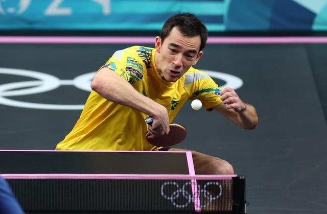 西男篮在攻 西男篮在攻